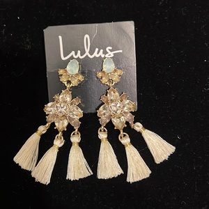 Lulus NEW Cream Color  Gold Tone Rhinestone Drop Pierced Earrings 3” drop